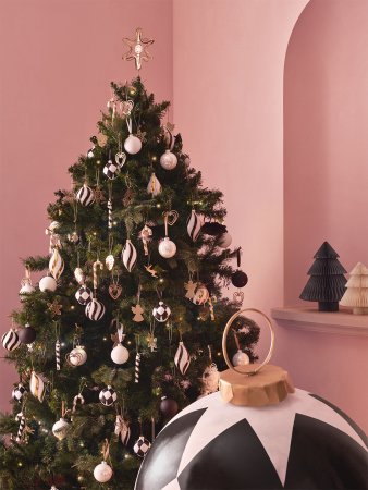 black and white christmas decor