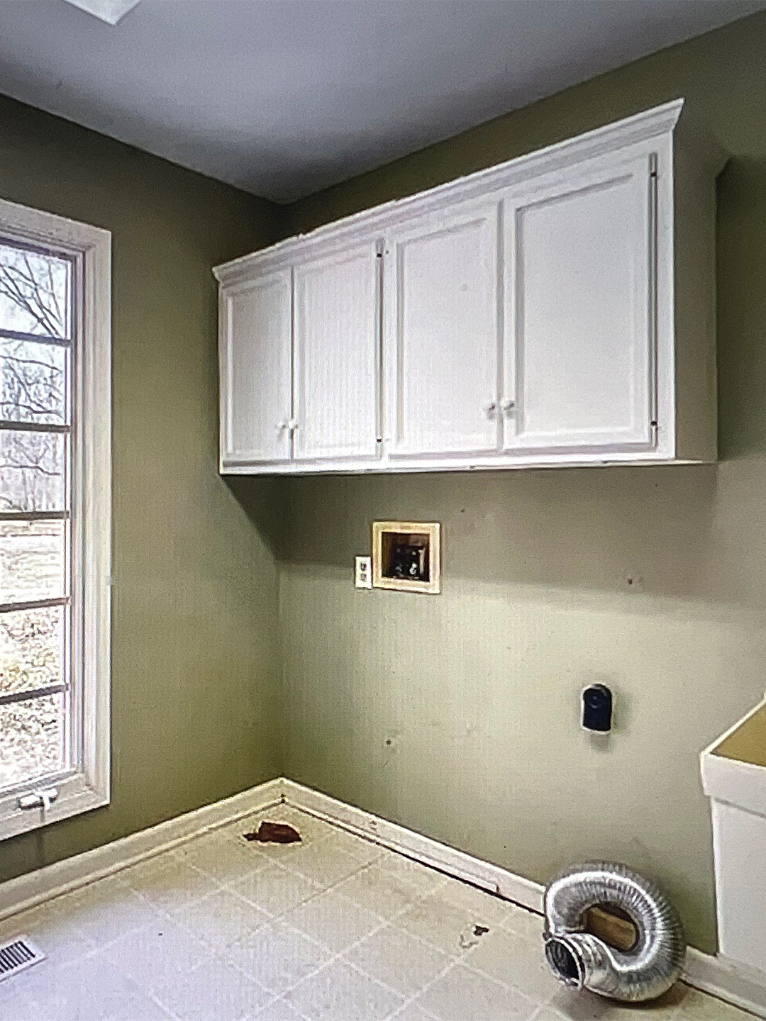 empty white laundry room