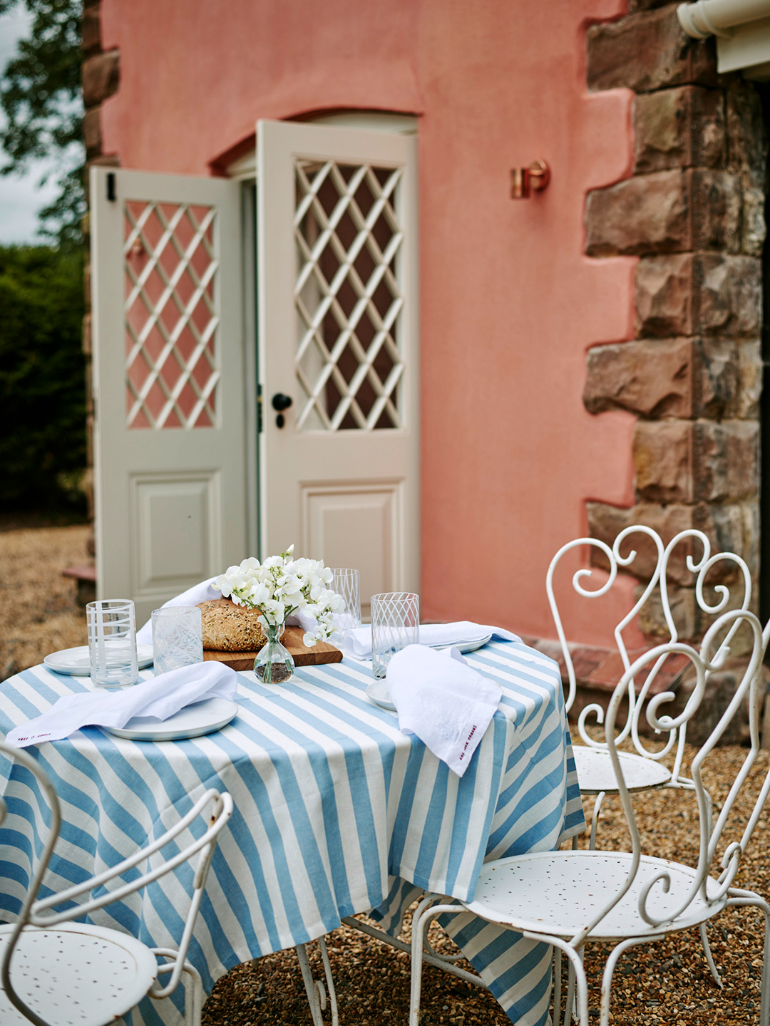 breakfast table outdoors