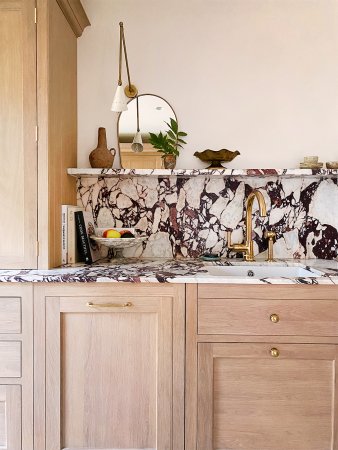 burgundy marble kitchen counters