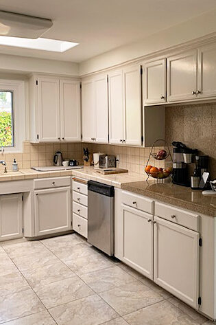 white kitchen cabinets