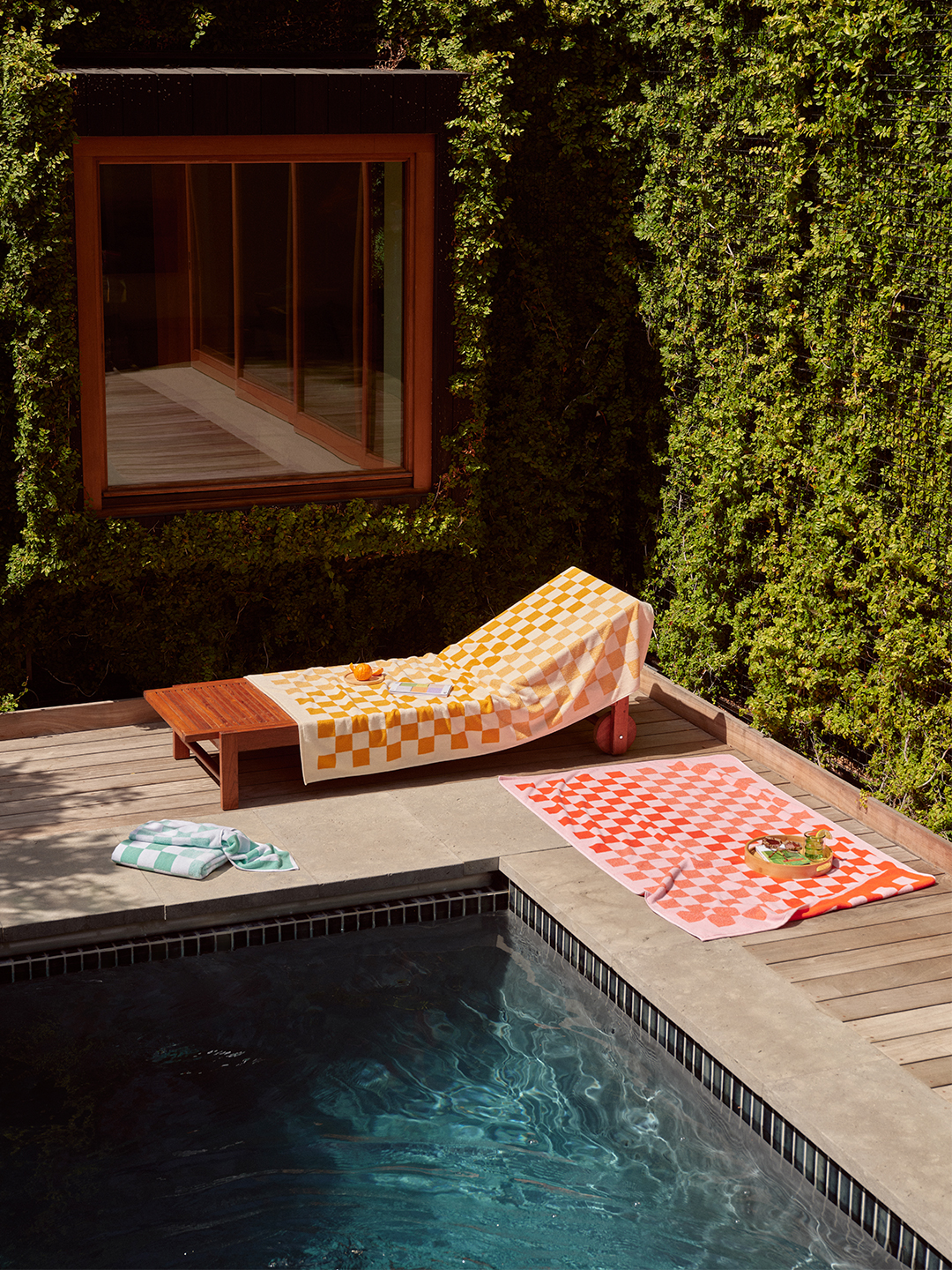 checkerboard towels by the pool