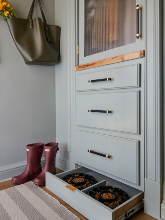 5 Small Mudroom Ideas That Control the Just-Got-Home Chaos