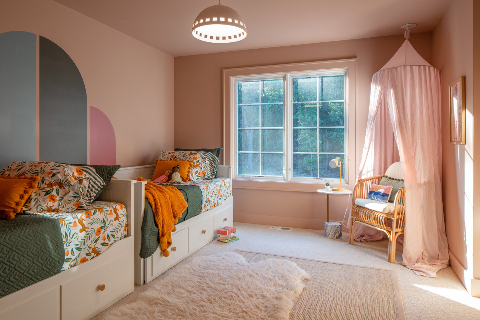 pink kids room