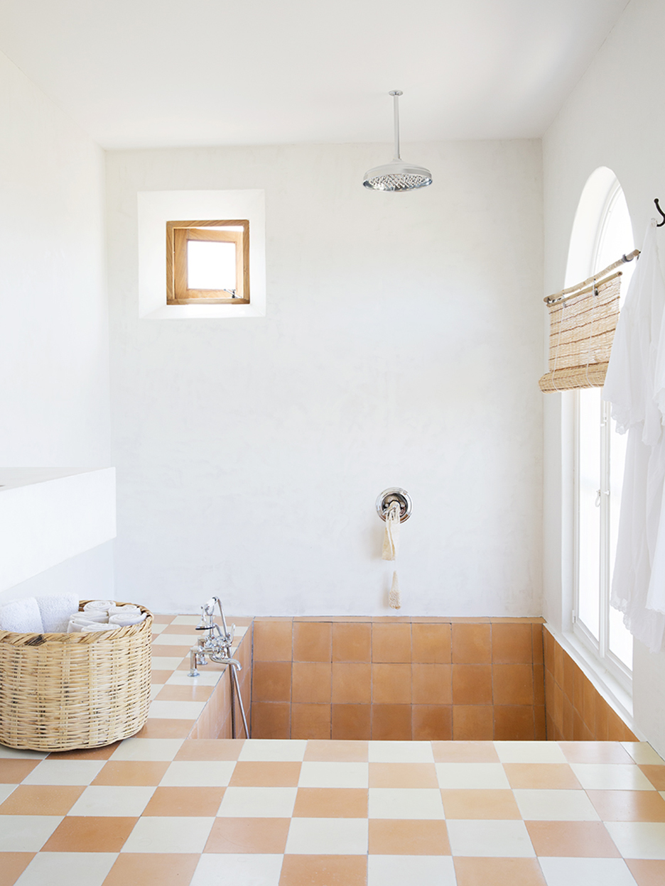 sunken bathtub in checkered floor