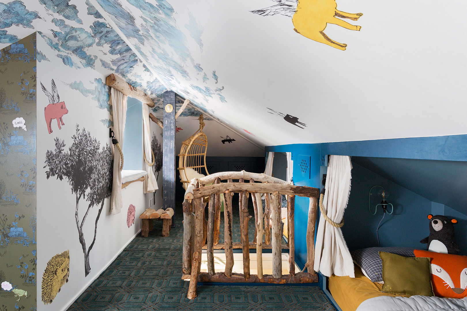 Kids room with driftwood guardrails