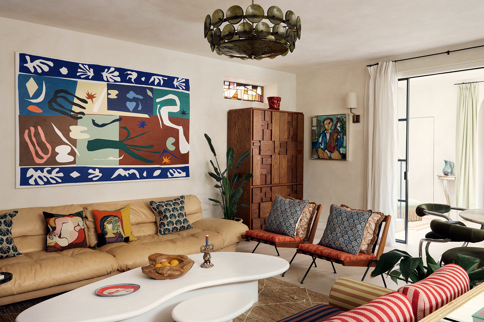 modern eclectic living room