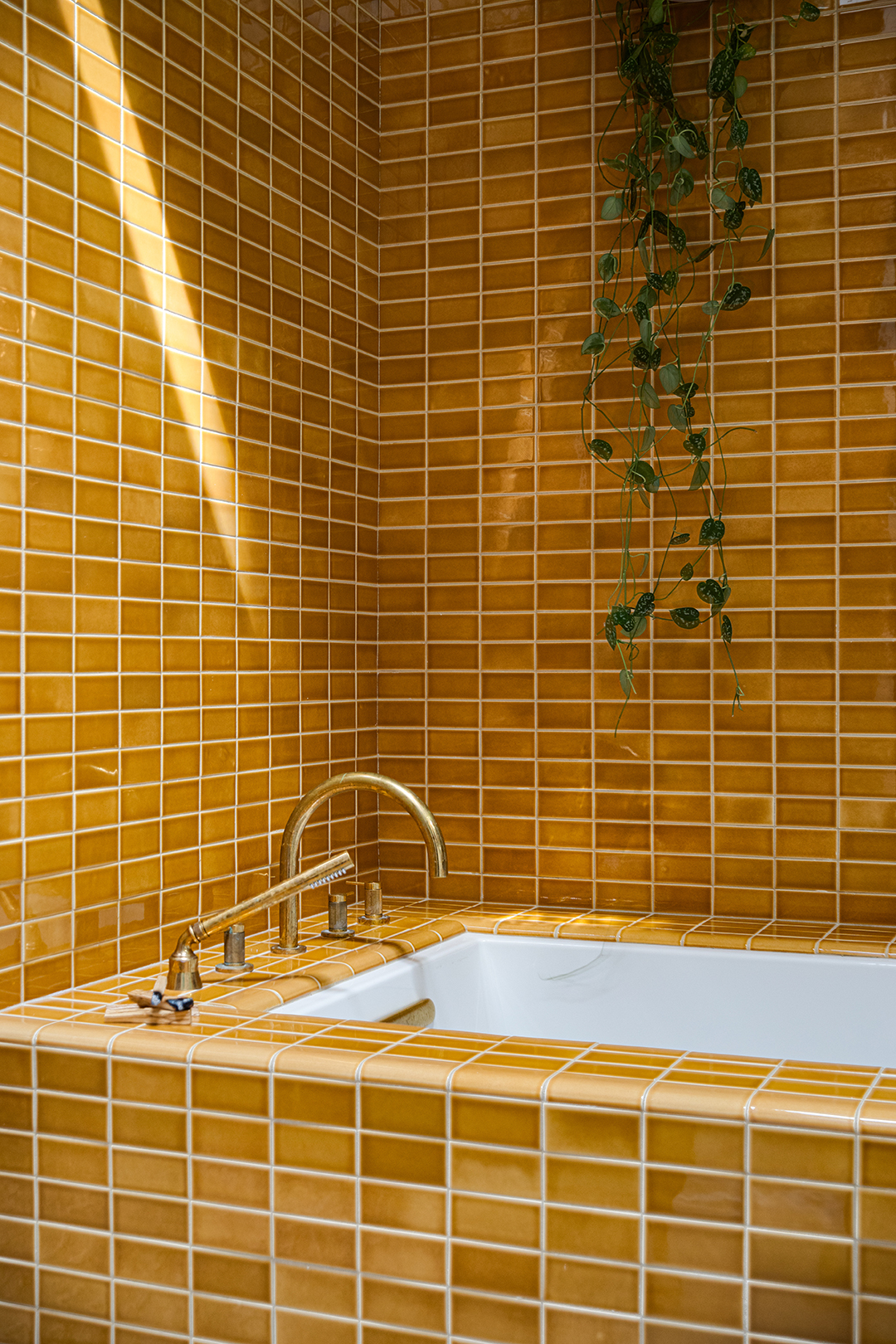 yellow tile around tub