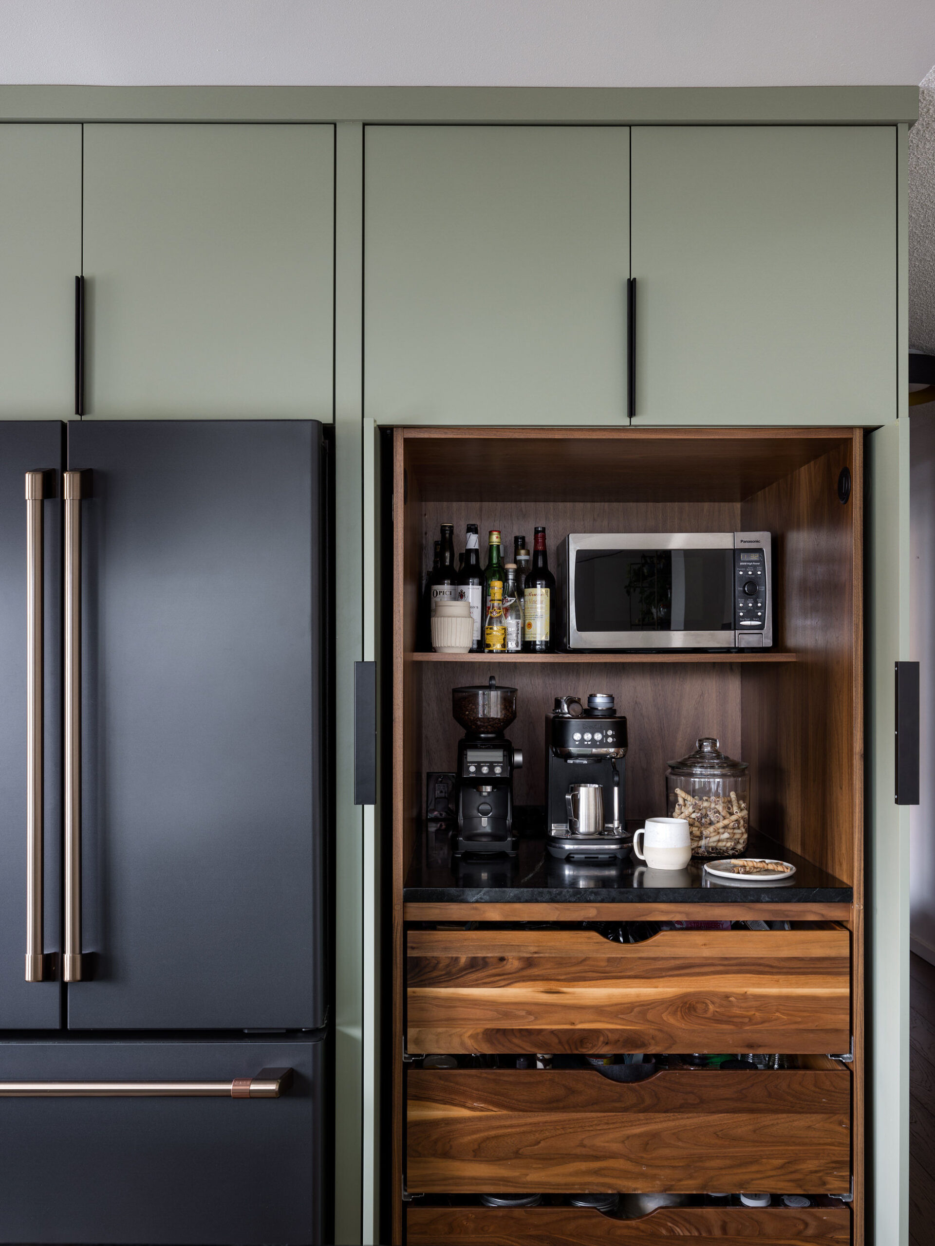 walnut lined breakfast bar