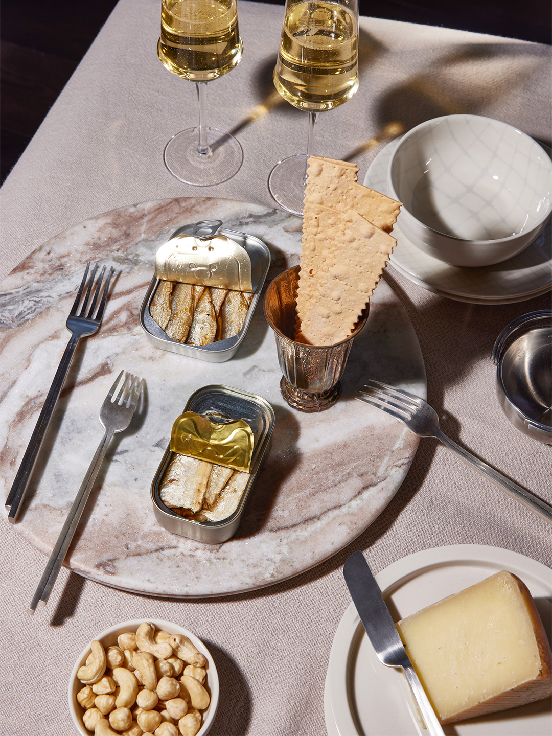 Platter with tinned fish and crackers