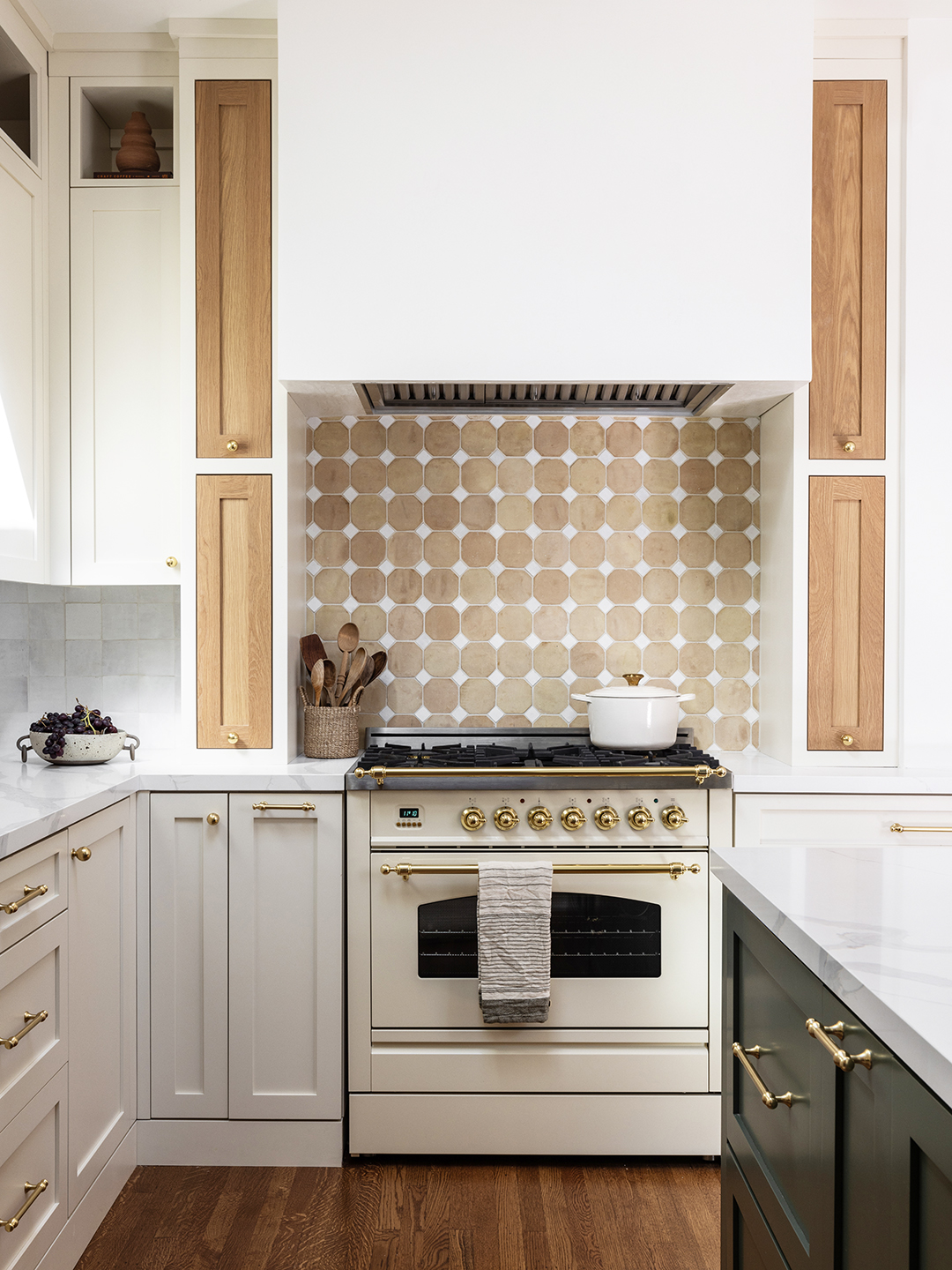 view of kitchen range hood