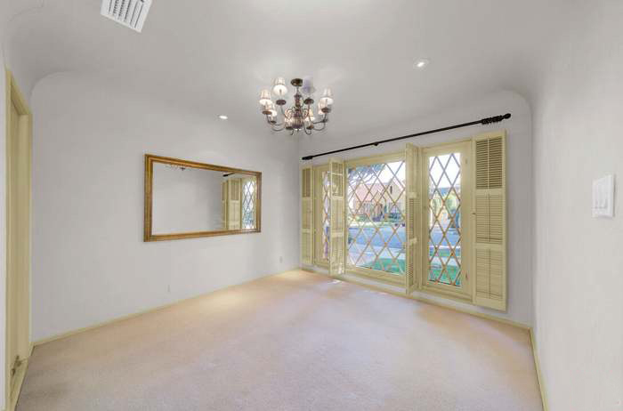 carpeted dining room