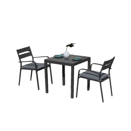  outdoor chairs and table