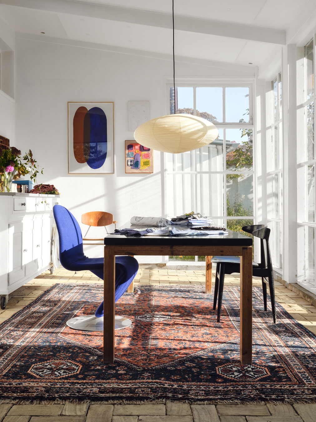 modern pendant over dinign table