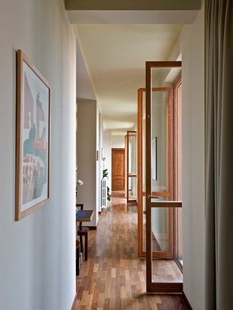 series of windows in hallway