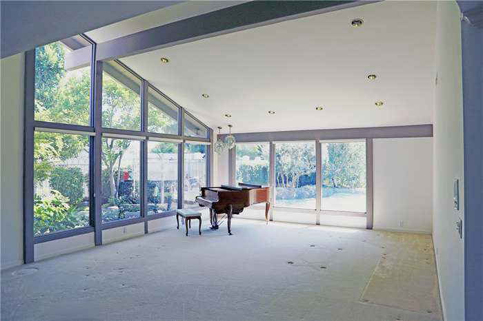 empty living room with beams