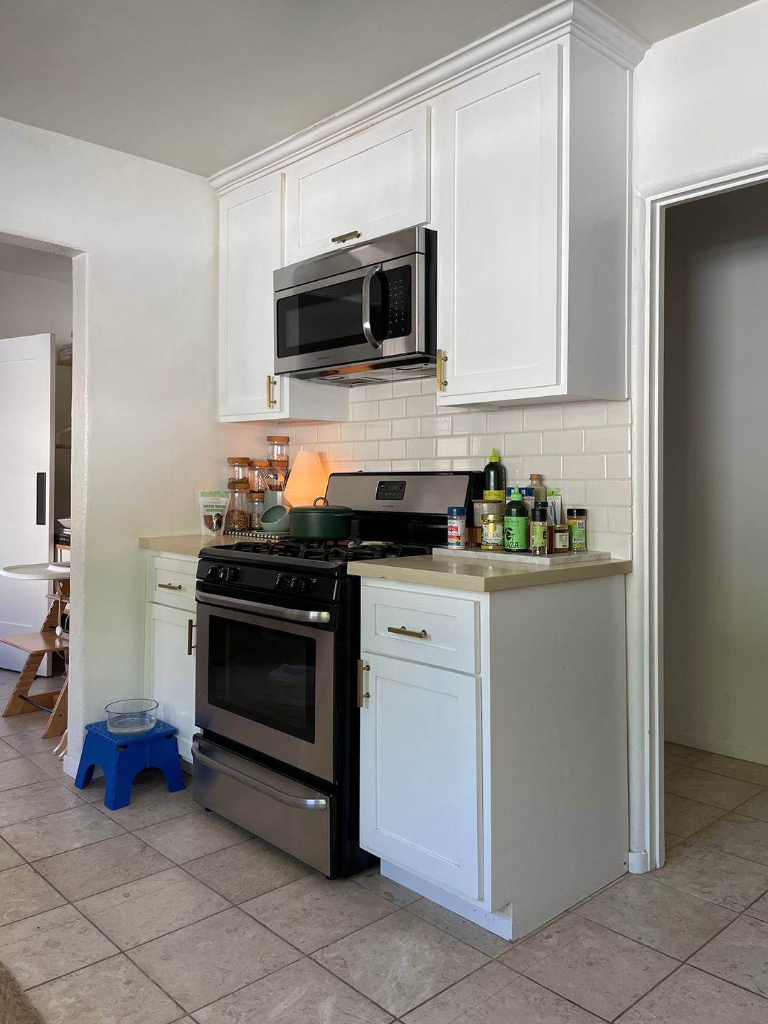 white kitchen cabinets