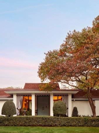 house exterior with hedge