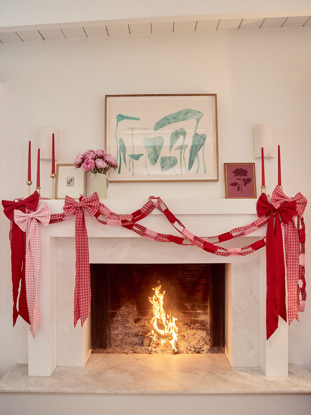 red and pink bow garland