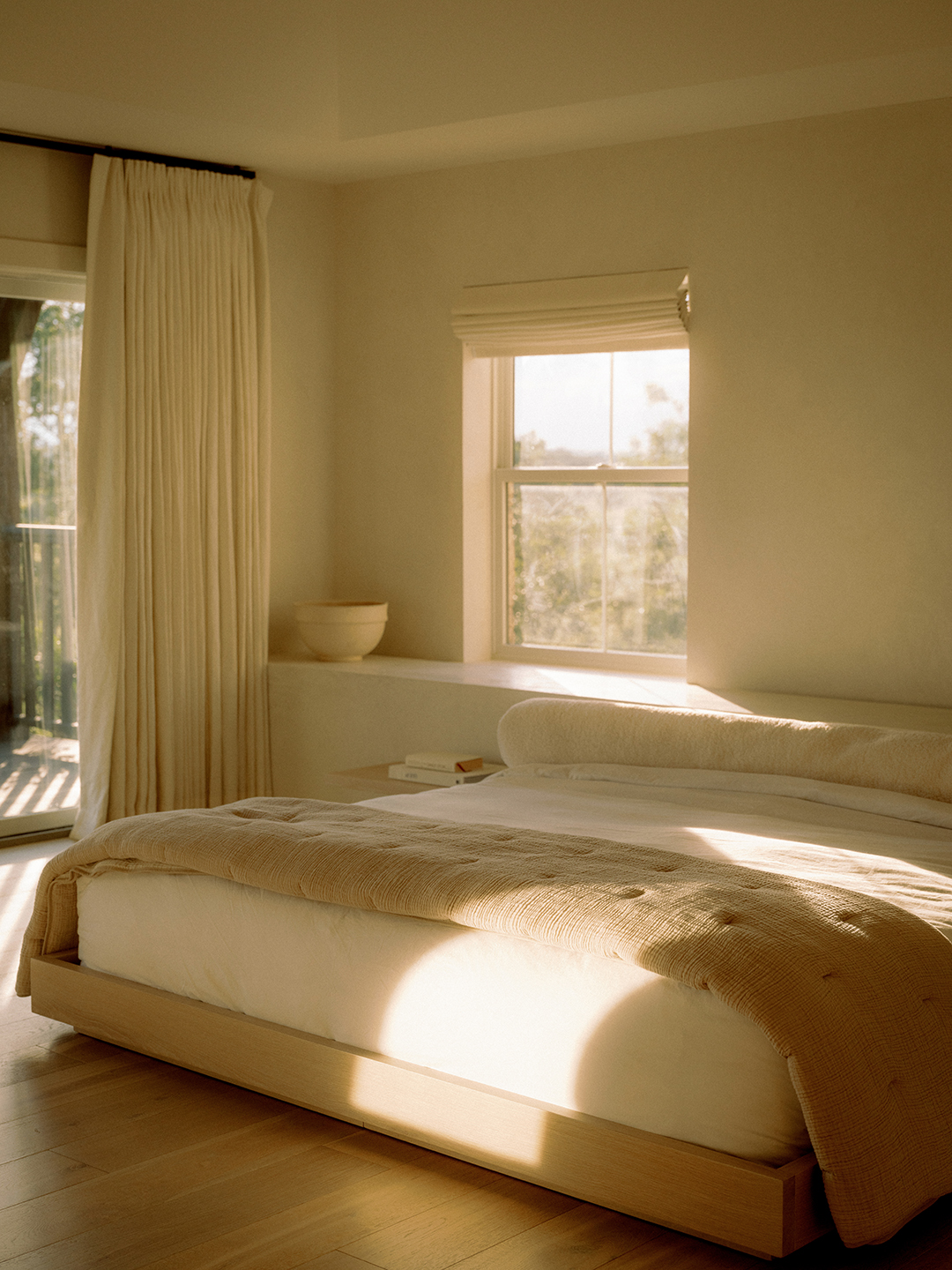 minimalist white bedroom