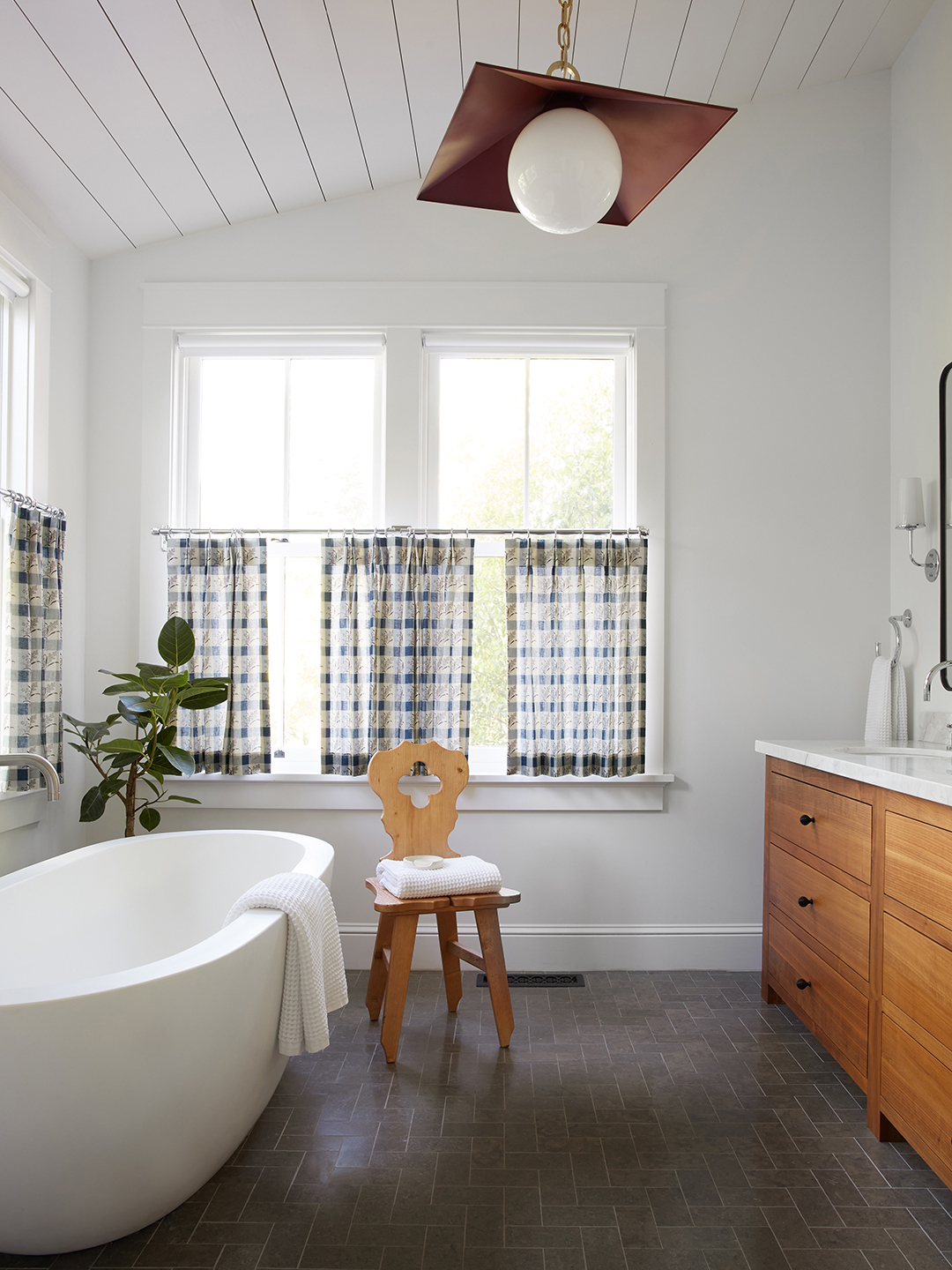 white farmhouse bathroom