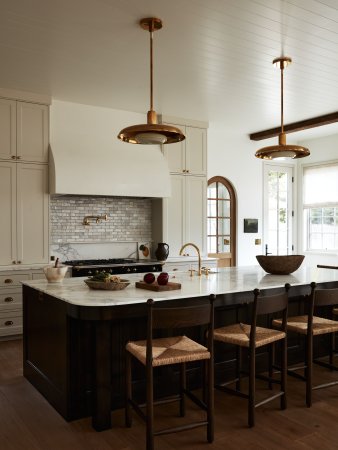 black kitchen island