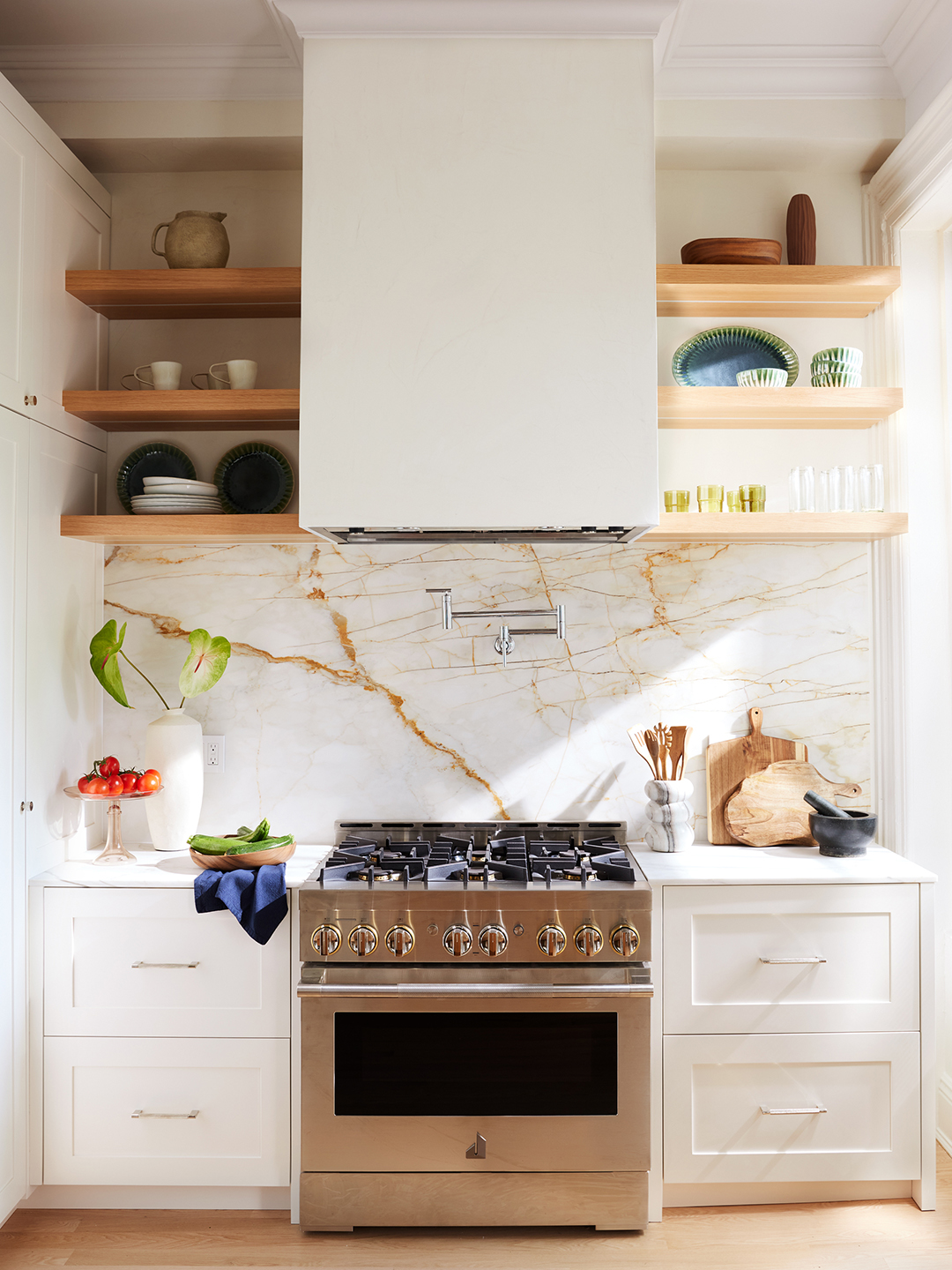 Kitchen with marble backsplash