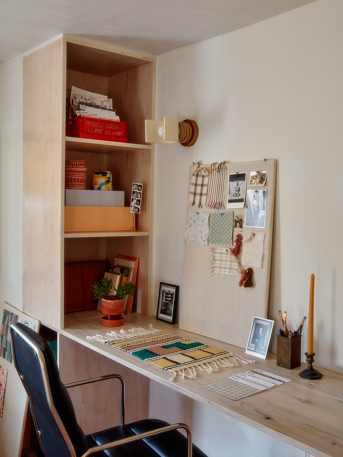 Guest room built-in desk.