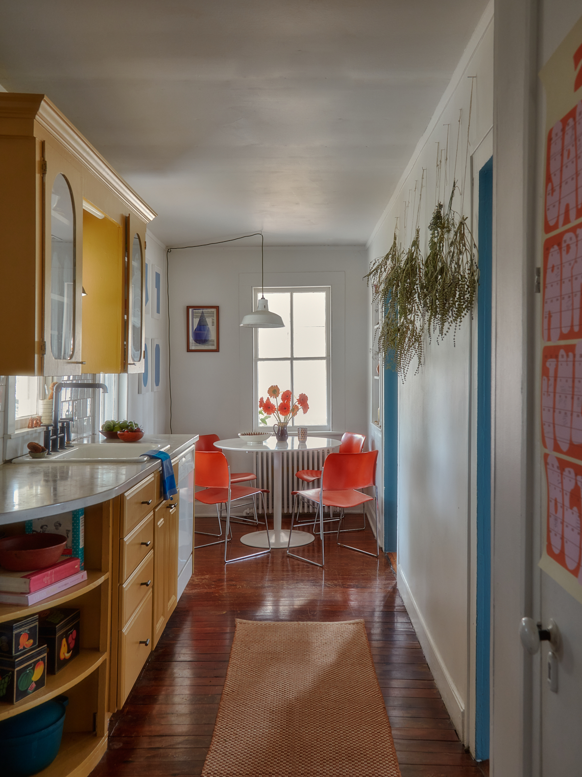 Kitchen breakfast nook.