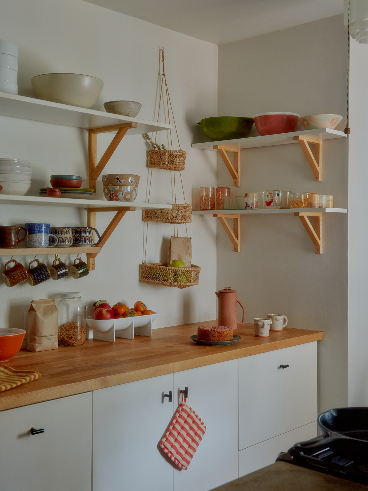 Kitchen open shelving.