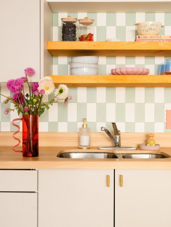 green and white backsplash